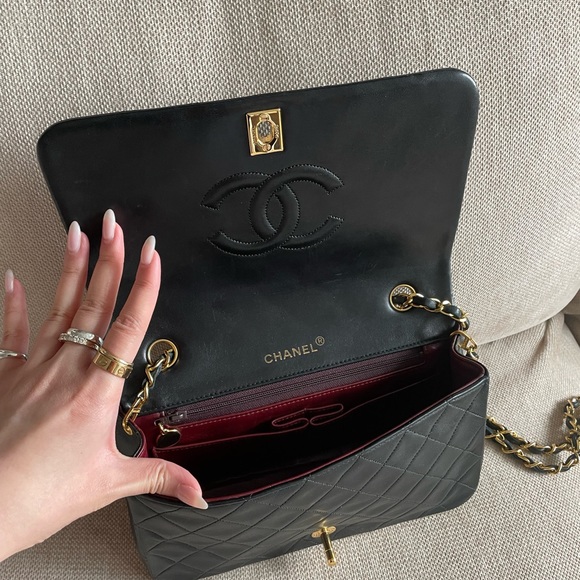 Vintage Chanel full flap with turn lock. 1989-1992. - Picture 2 of 4